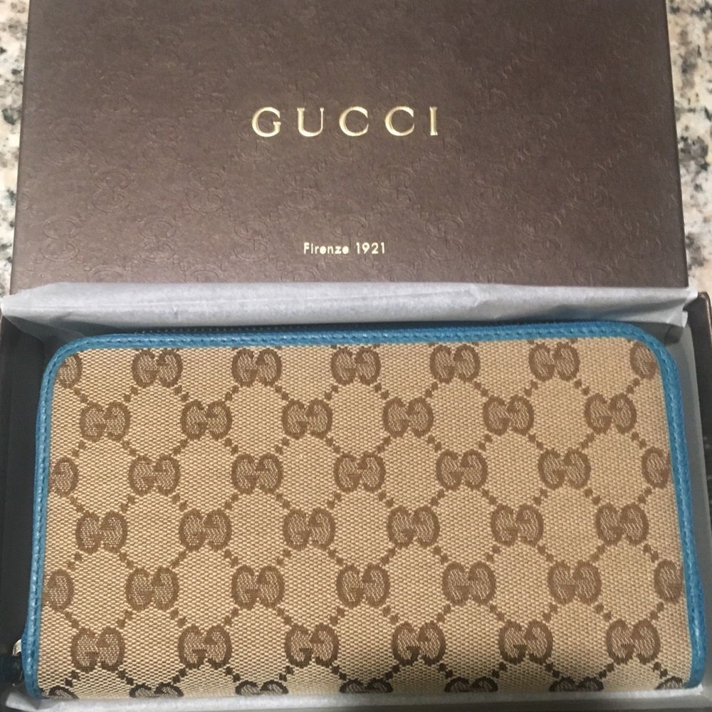 NEW Authentic Gucci GG Canvas Wallet